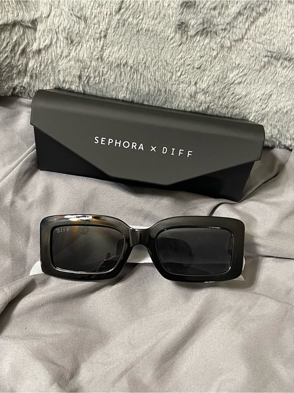 Sephora x DIFF Indy Black Rectangle Sunglasses w/ Case & Box
